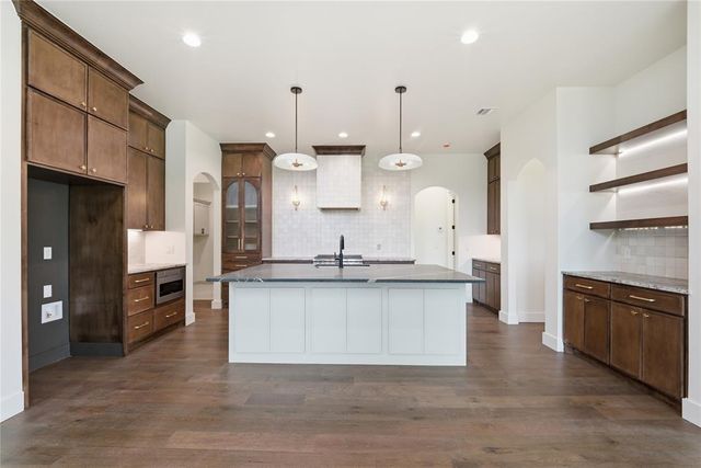 2524 Bretton Lane, Edmond, OK 73012