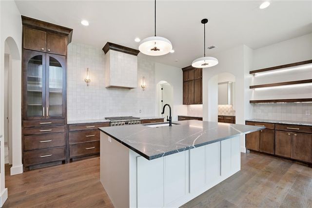 2524 Bretton Lane, Edmond, OK 73012