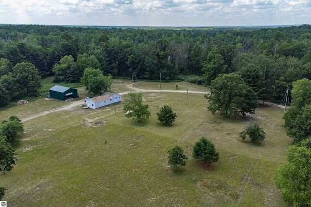 10241 W Gladwin Road, Lake, MI 48632