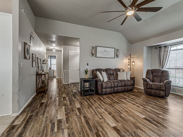 12175 N 107th East Place, Collinsville, OK 74021