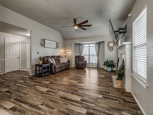 12175 N 107th East Place, Collinsville, OK 74021