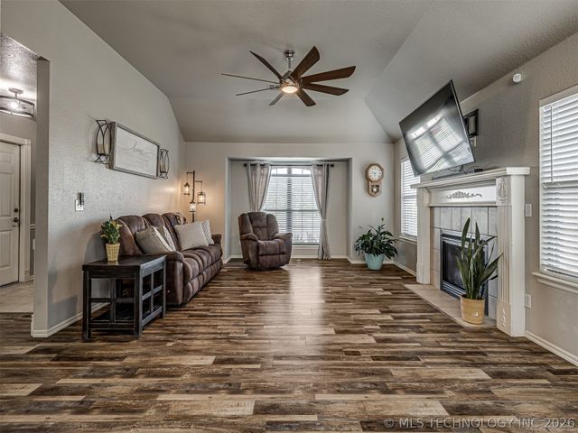 12175 N 107th East Place, Collinsville, OK 74021