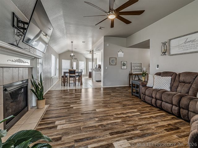 12175 N 107th East Place, Collinsville, OK 74021