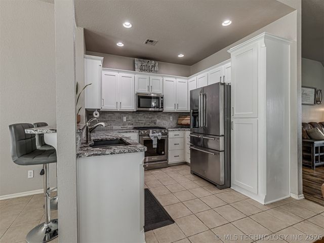 12175 N 107th East Place, Collinsville, OK 74021