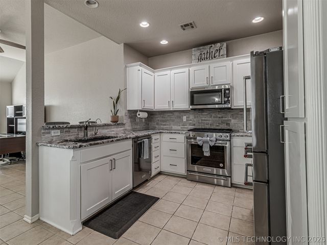 12175 N 107th East Place, Collinsville, OK 74021