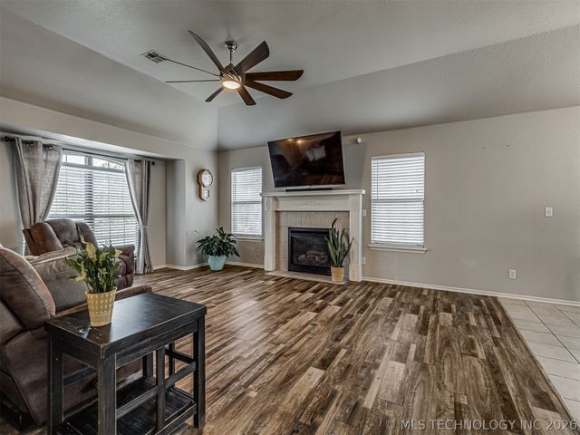 12175 N 107th East Place, Collinsville, OK 74021