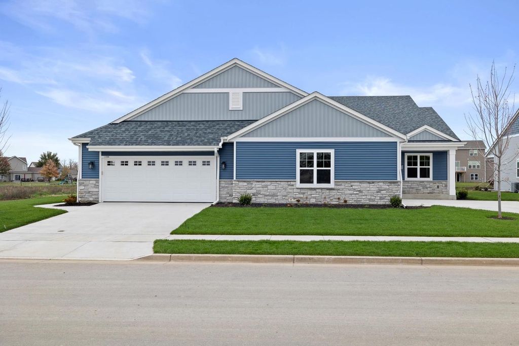 1548 Weston Ridge ROAD, Oconomowoc, WI 53066