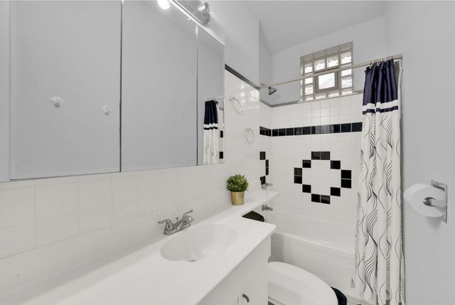 6238 S Massasoit Avenue 1, Chicago, IL 60638