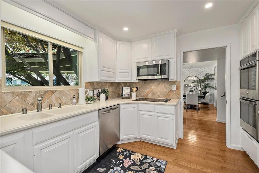Image 10 of property listing at 216 Montclair Road, Los Gatos, CA 95032