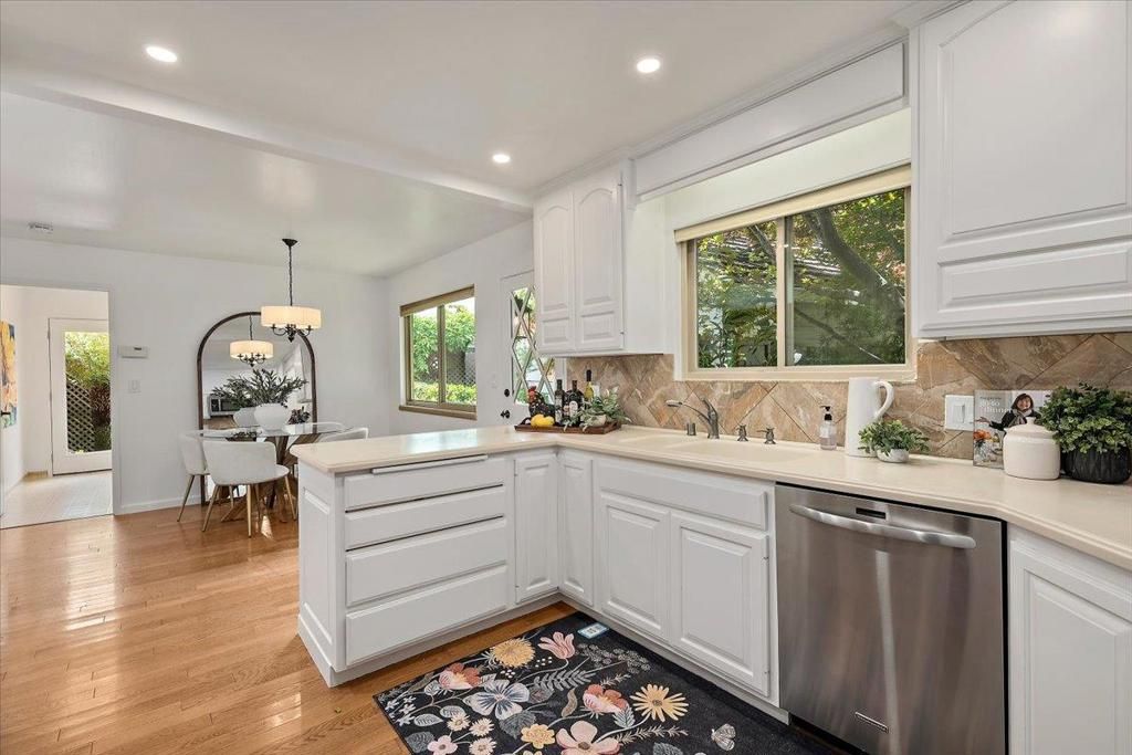 Image 11 of property listing at 216 Montclair Road, Los Gatos, CA 95032