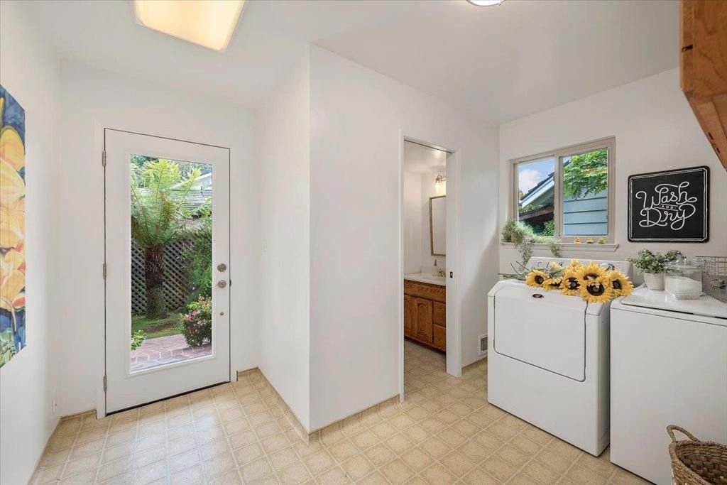 Image 14 of property listing at 216 Montclair Road, Los Gatos, CA 95032