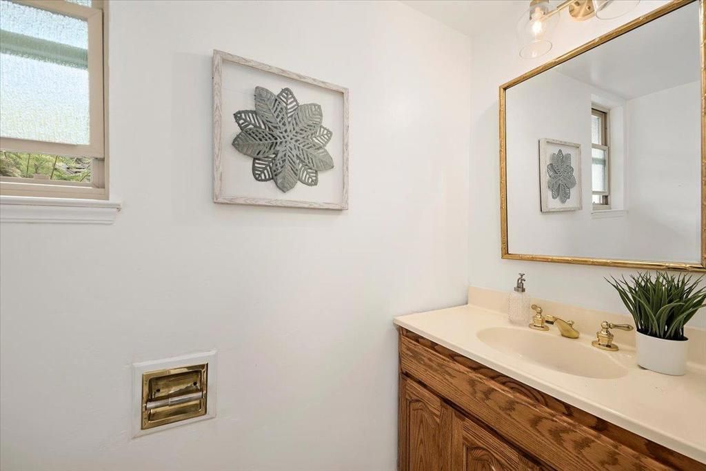 Image 15 of property listing at 216 Montclair Road, Los Gatos, CA 95032