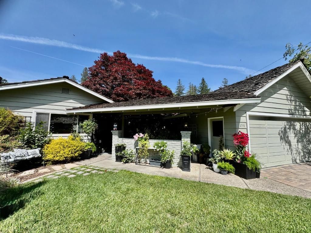 Image 2 of property listing at 216 Montclair Road, Los Gatos, CA 95032