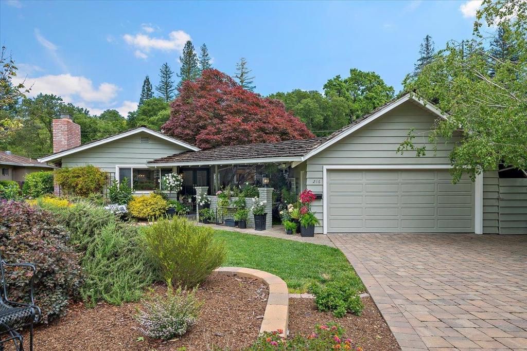 Image 21 of property listing at 216 Montclair Road, Los Gatos, CA 95032