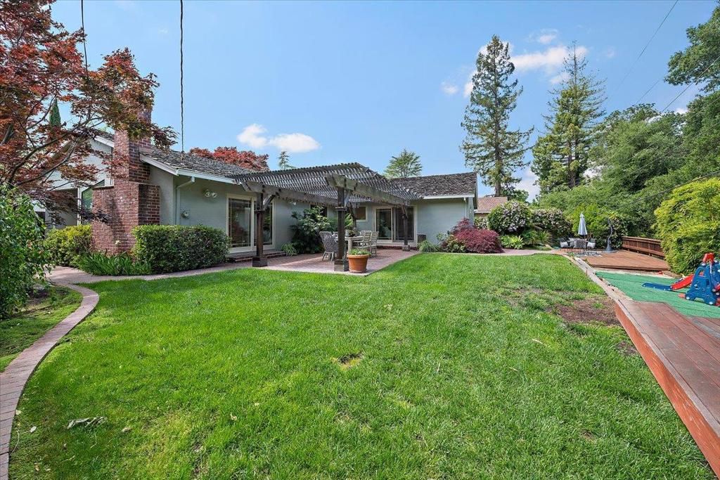 Image 22 of property listing at 216 Montclair Road, Los Gatos, CA 95032