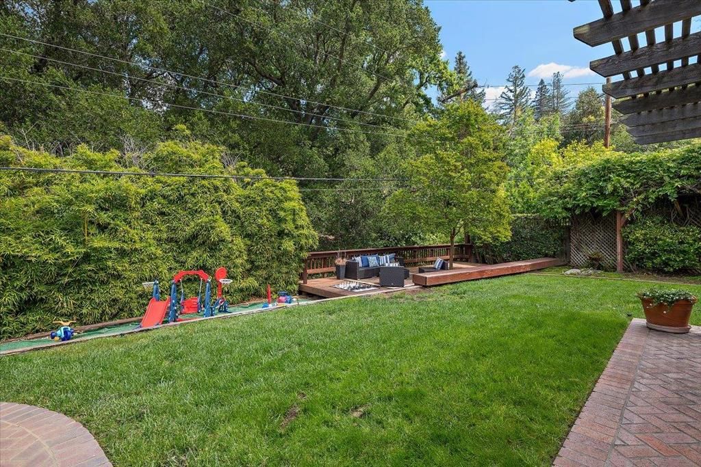 Image 24 of property listing at 216 Montclair Road, Los Gatos, CA 95032