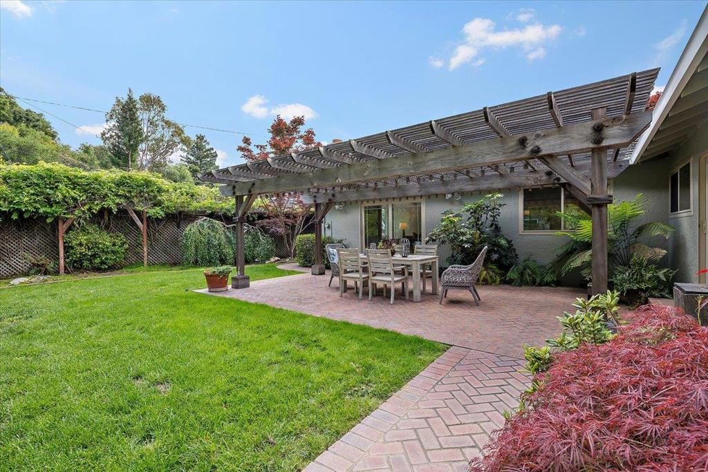 Image 25 of property listing at 216 Montclair Road, Los Gatos, CA 95032