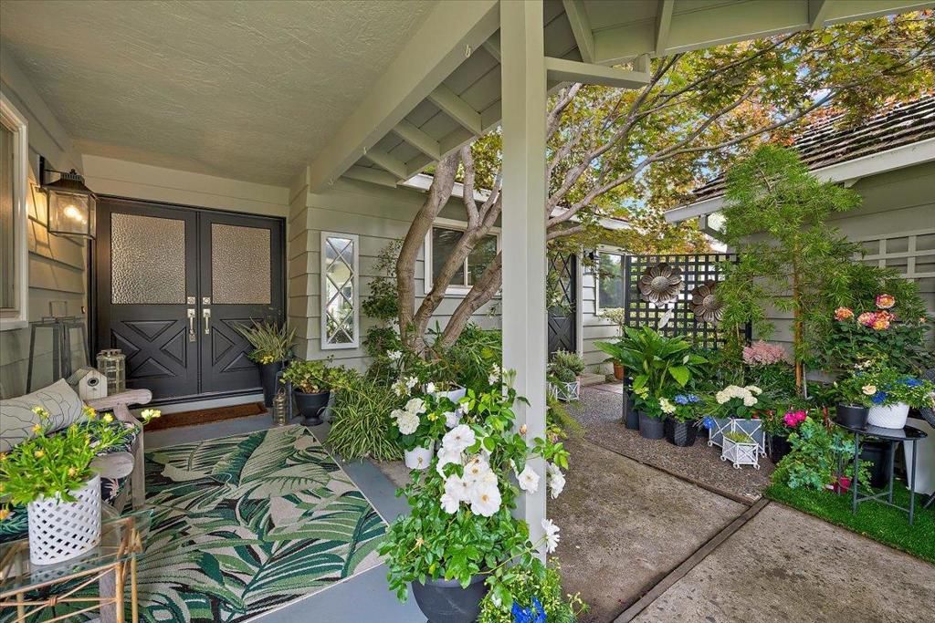 Image 3 of property listing at 216 Montclair Road, Los Gatos, CA 95032