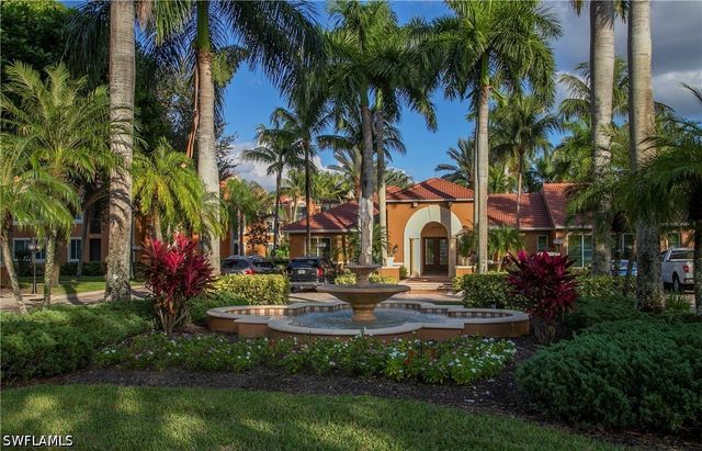 1105 Reserve CT 305, Naples, FL 34105