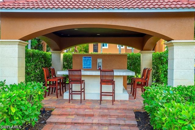 1105 Reserve CT 305, Naples, FL 34105
