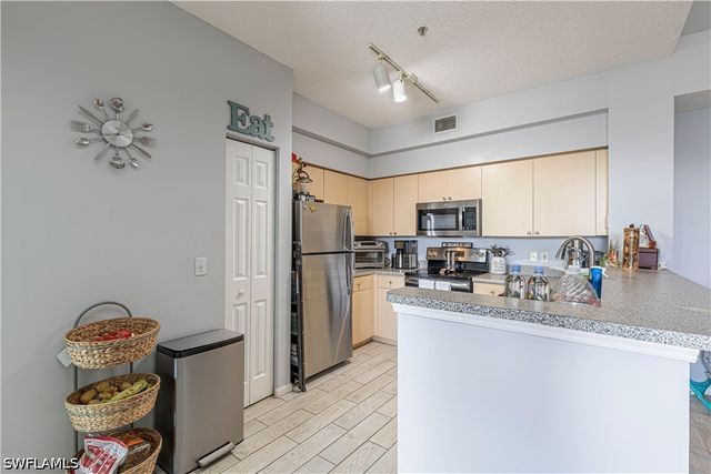 1105 Reserve CT 305, Naples, FL 34105