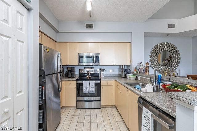 1105 Reserve CT 305, Naples, FL 34105