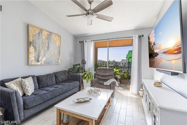 1105 Reserve CT 305, Naples, FL 34105