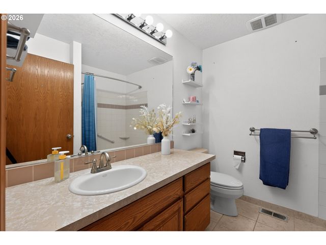 21900 Se LAGENE St, Damascus, OR 97089