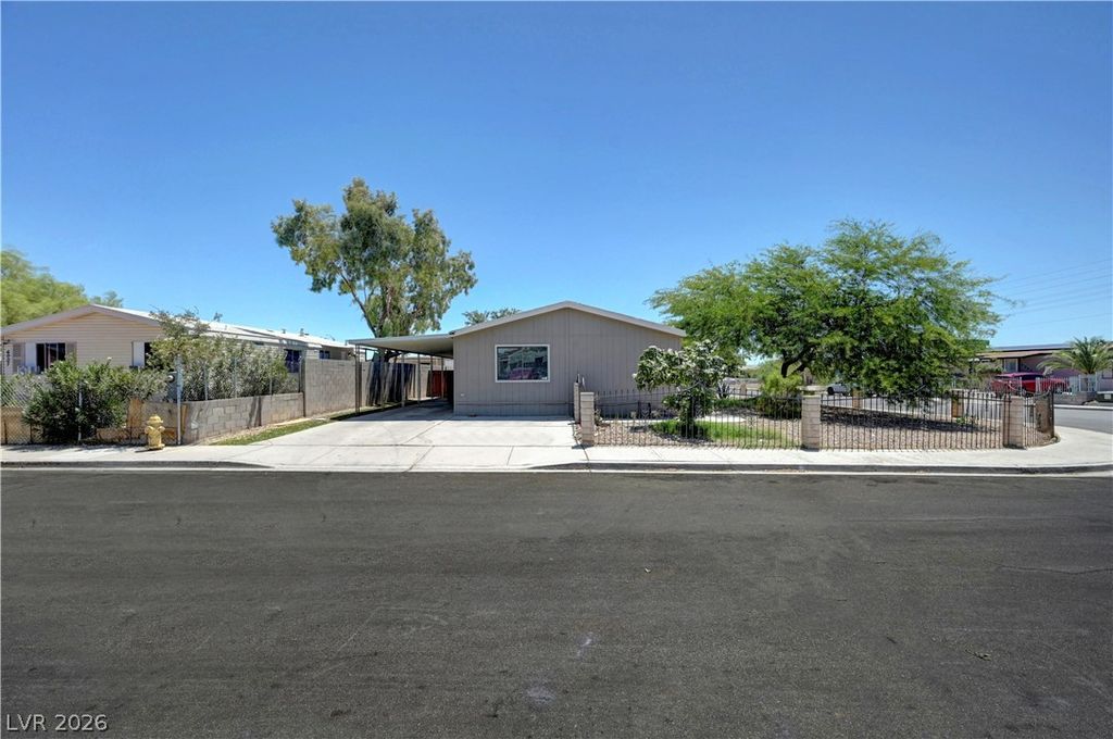 5997 Castlemont Avenue, Las Vegas, NV 89156 — exterior