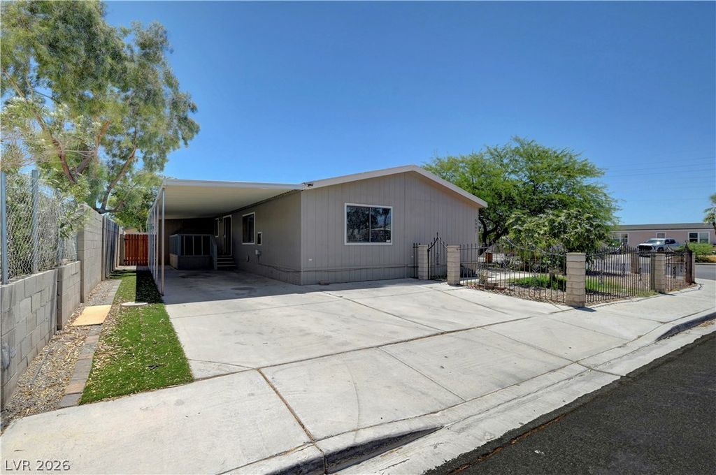 5997 Castlemont Avenue, Las Vegas, NV 89156 — photo 2