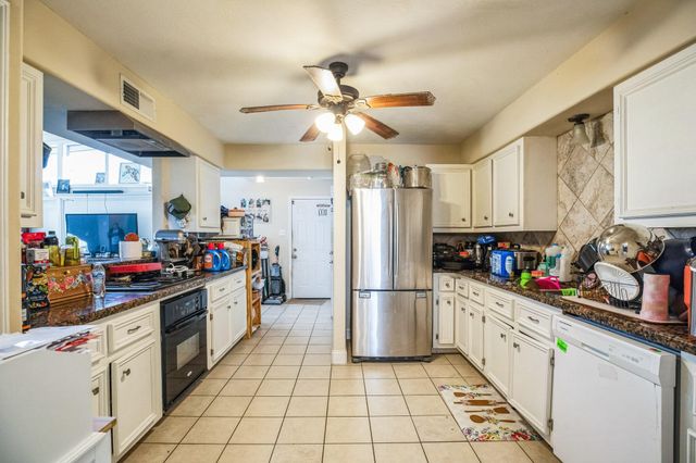 627 Baywood Street, La Porte, TX 77571