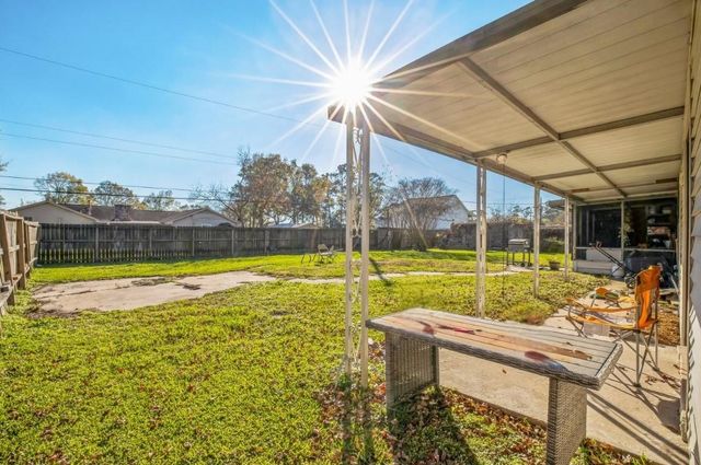 627 Baywood Street, La Porte, TX 77571