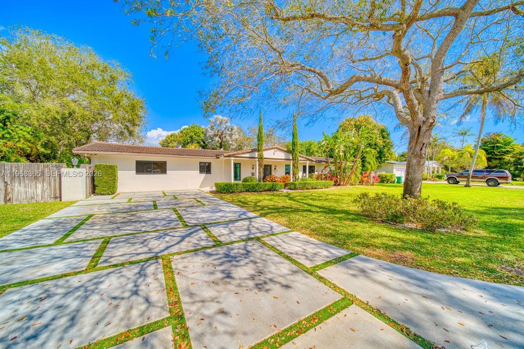 8245 SW 149th Dr, Palmetto Bay, FL 33158