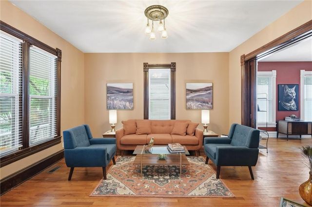 901 W White Oak Street, Independence, MO 64050