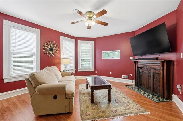 901 W White Oak Street, Independence, MO 64050