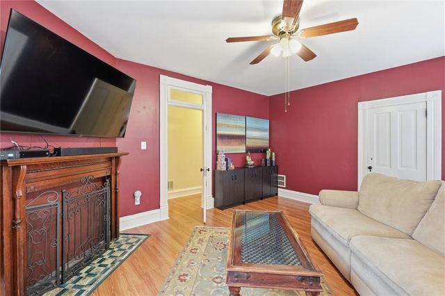 901 W White Oak Street, Independence, MO 64050