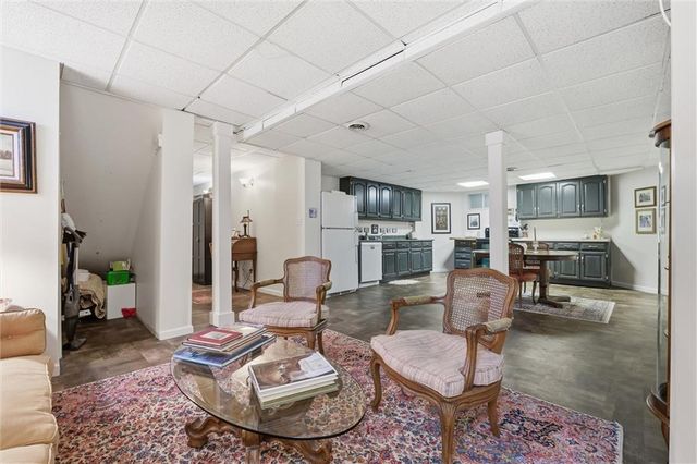 901 W White Oak Street, Independence, MO 64050