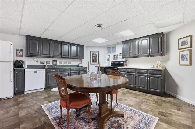 901 W White Oak Street, Independence, MO 64050