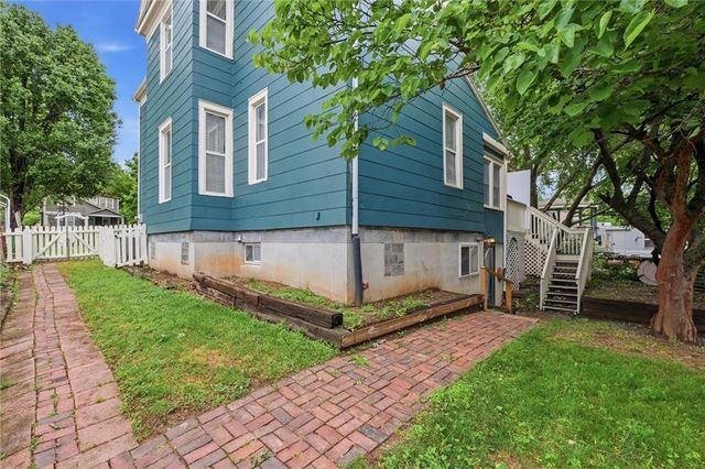 901 W White Oak Street, Independence, MO 64050