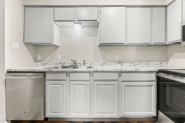 2512 Windy Pine Lane, Arlington, TX 76015
