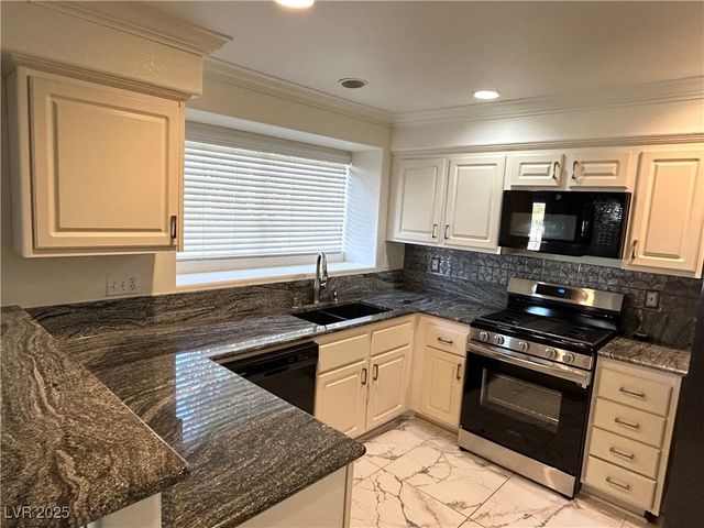 5148 Forest Oaks Drive, Las Vegas, NV 89149