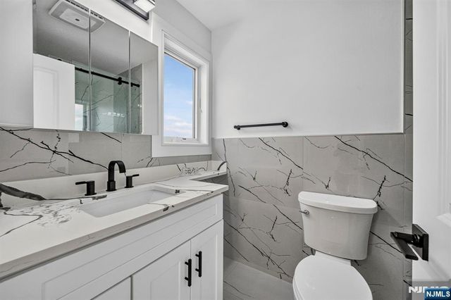 85-87B Echo, Elmwood Park, NJ 07407