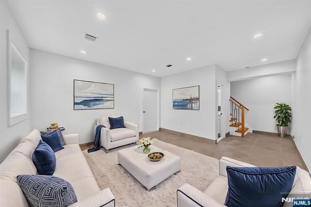 85-87B Echo, Elmwood Park, NJ 07407