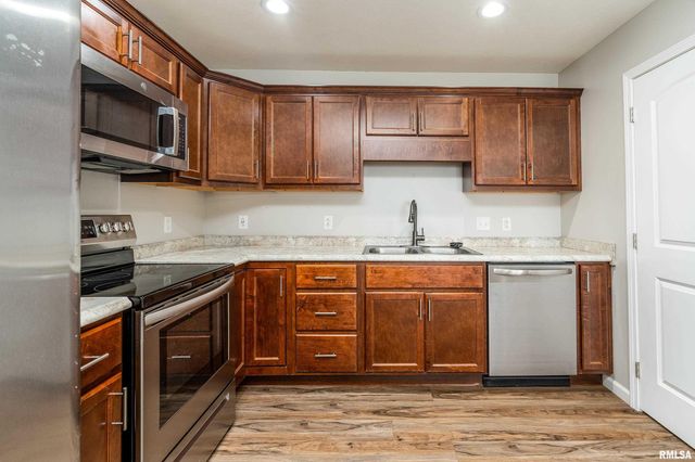 504 S MECHANIC Street, Marion, IL 62959