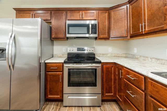 504 S MECHANIC Street, Marion, IL 62959