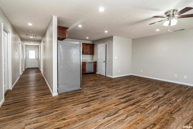 504 S MECHANIC Street, Marion, IL 62959