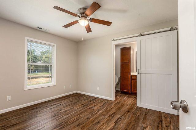 504 S MECHANIC Street, Marion, IL 62959