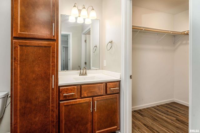 504 S MECHANIC Street, Marion, IL 62959