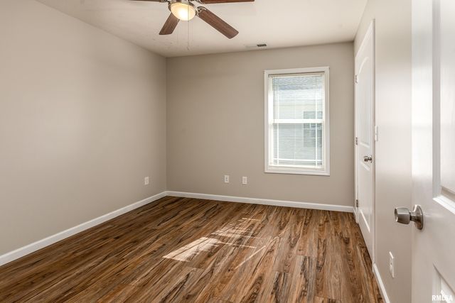 504 S MECHANIC Street, Marion, IL 62959