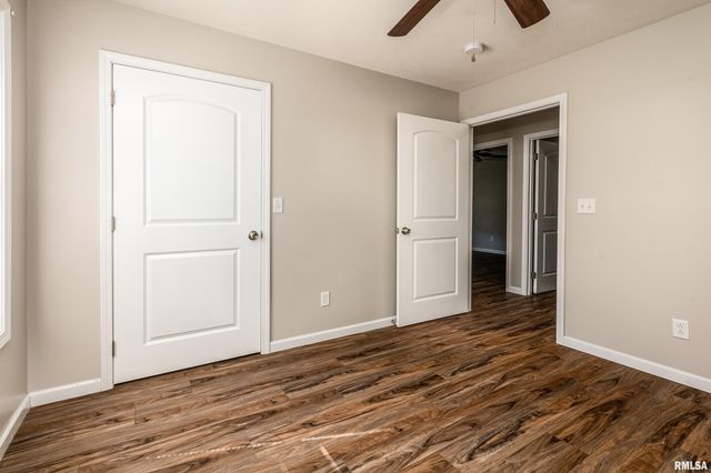 504 S MECHANIC Street, Marion, IL 62959